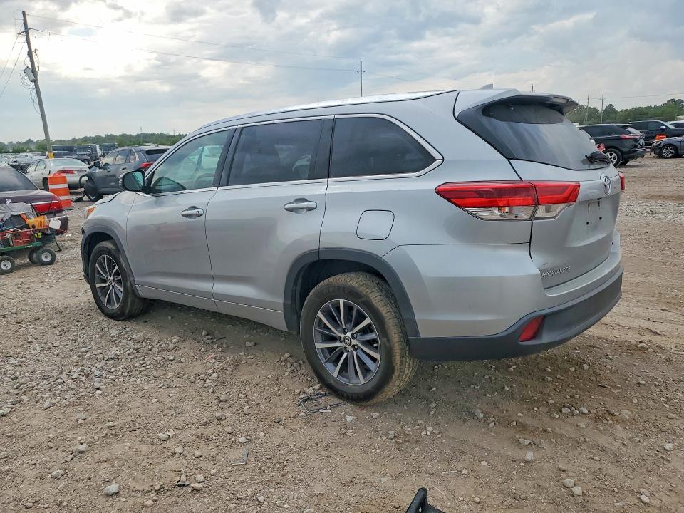 65960256 :رقم المزاد ، 5TDKZRFH2JS530386 vin ، 2018 Toyota Highlander مزاد بيع