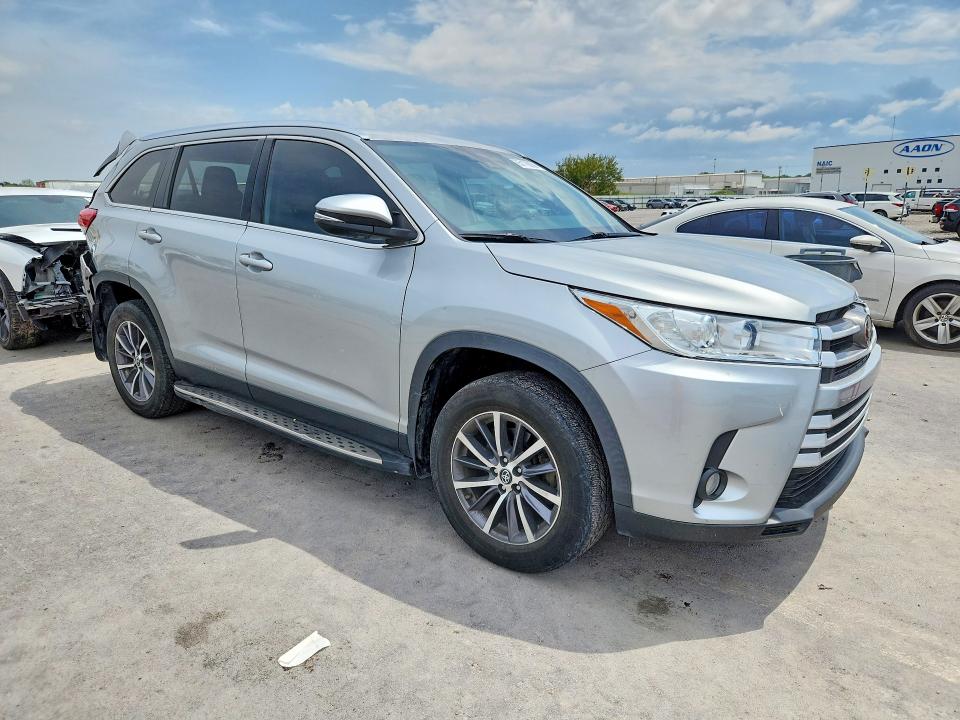 2019 Toyota Highlander მანქანა იყიდება აუქციონზე, vin: 5TDKZRFH2KS565138, აუქციონის ნომერი: 65176006