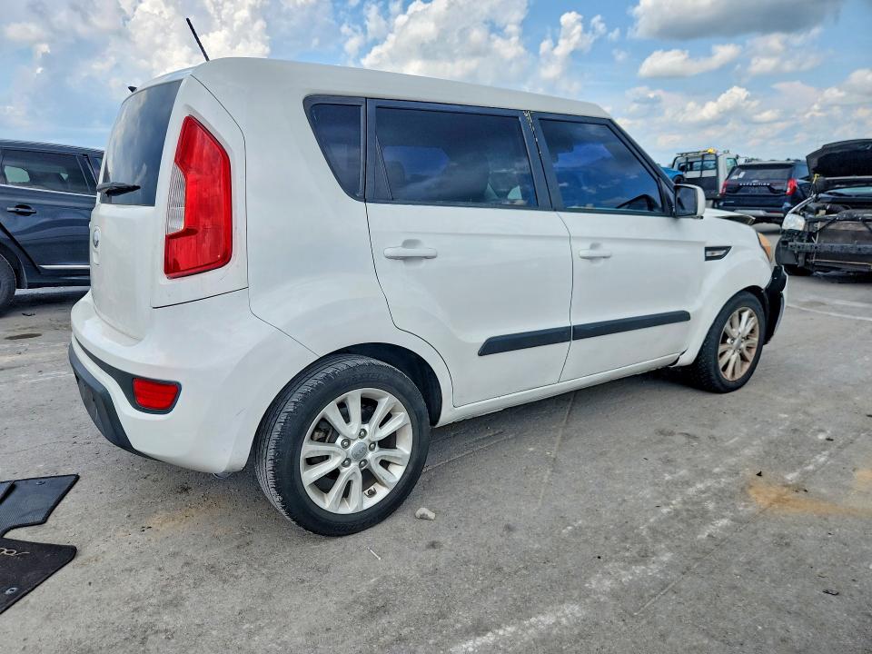 64296306 :رقم المزاد ، KNDJT2A51D7759285 vin ، 2013 Kia Soul مزاد بيع