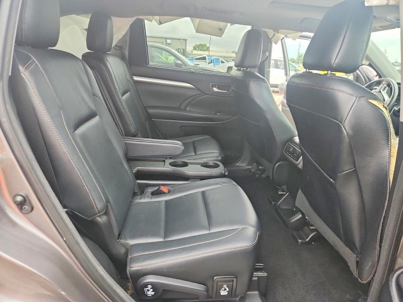 65023576 :رقم المزاد ، 5TDJZRFH3JS531235 vin ، 2018 Toyota Highlander مزاد بيع