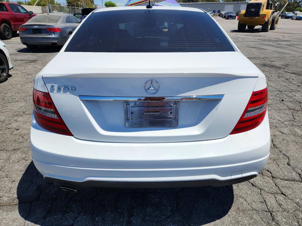 2014 Mercedes-benz C მანქანა იყიდება აუქციონზე, vin: WDDGF4HBXEG252630, აუქციონის ნომერი: 65234146
