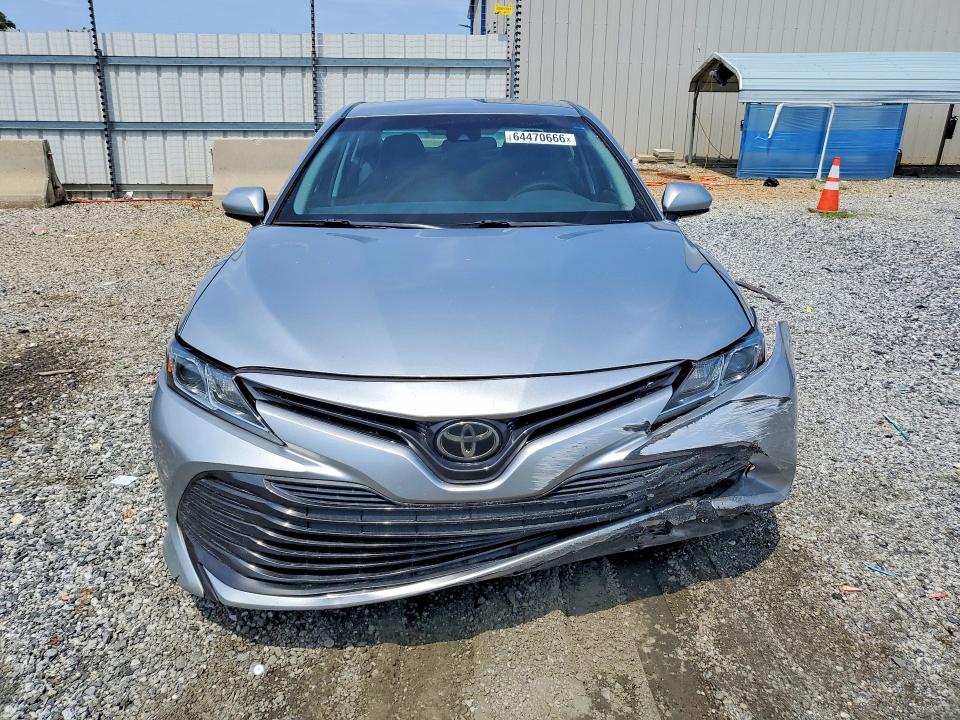 2018 Toyota Camry მანქანა იყიდება აუქციონზე, vin: 4T1B11HK8JU078095, აუქციონის ნომერი: 64470666