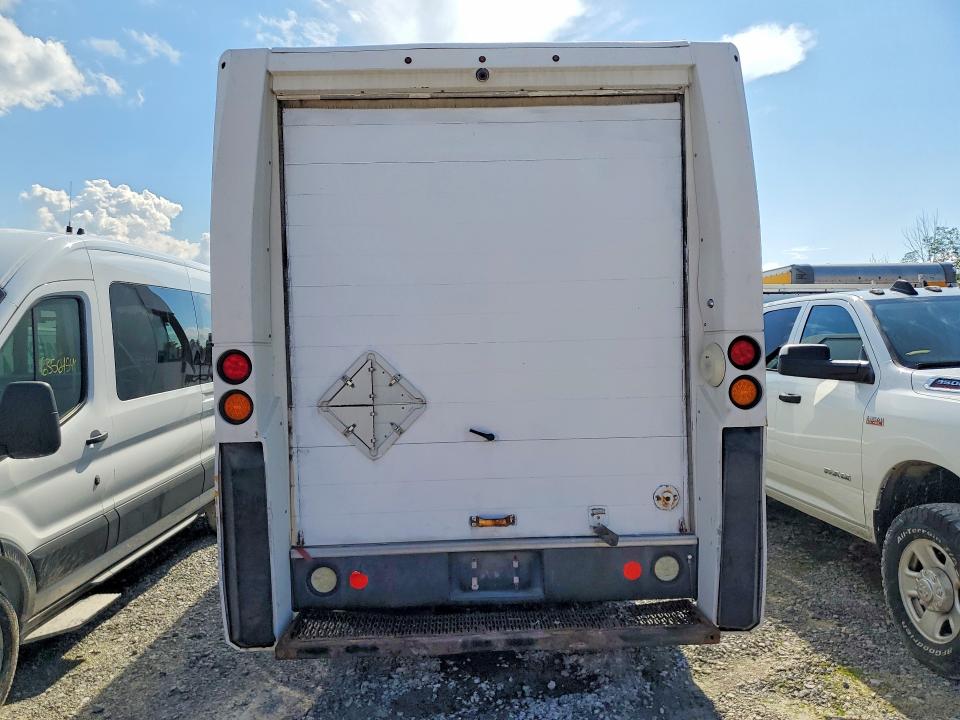 63482866 :رقم المزاد ، JALB4T178J7W00833 vin ، 2018 Isuzu Npr مزاد بيع