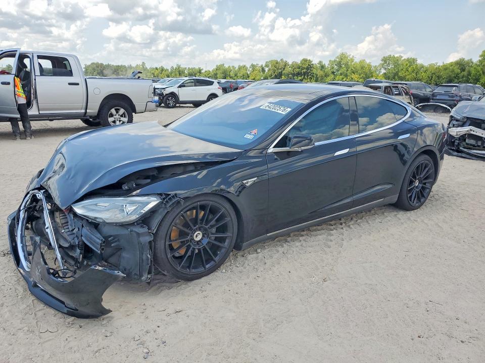 2015 Tesla Model S მანქანა იყიდება აუქციონზე, vin: 5YJSA1H22FF100399, აუქციონის ნომერი: 64202576