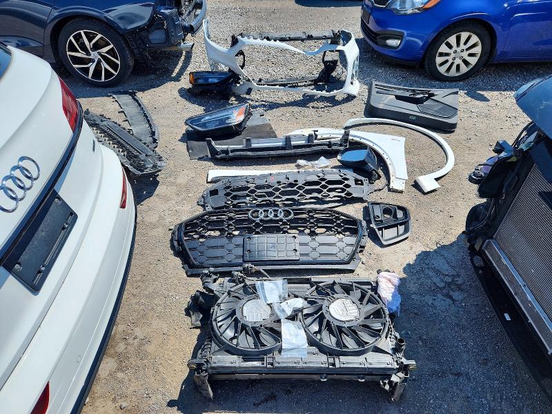 63549886 :رقم المزاد ، WA1EAAFY8N2063598 vin ، 2022 Audi Q5 مزاد بيع