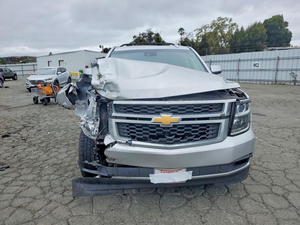 65225526 :رقم المزاد ، 1GNSKHKC8HR152891 vin ، 2017 Chevrolet Suburban مزاد بيع
