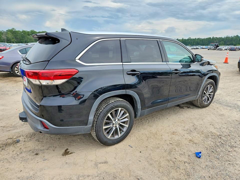 63590206 :رقم المزاد ، 5TDKZRFH1KS561811 vin ، 2019 Toyota Highlander مزاد بيع