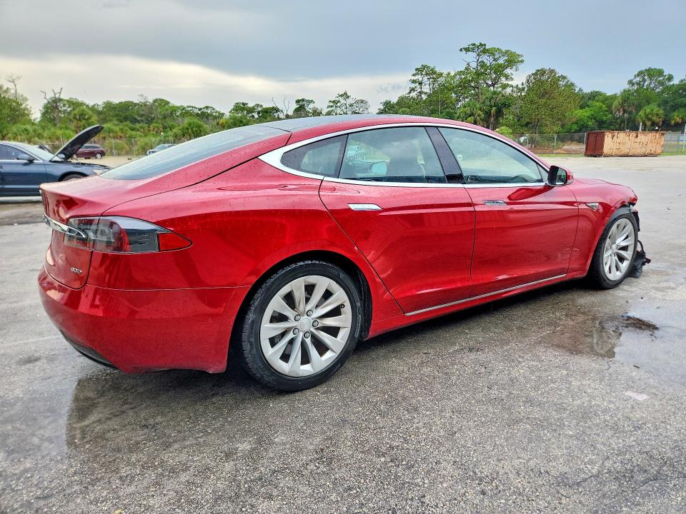 64022836 :رقم المزاد ، 5YJSA1E25GF160733 vin ، 2016 Tesla Model S مزاد بيع