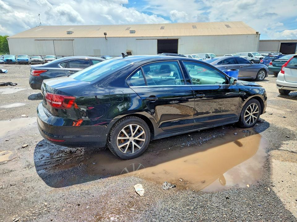 63358616 :رقم المزاد ، 3VWDB7AJXJM260624 vin ، 2018 Volkswagen Jetta مزاد بيع