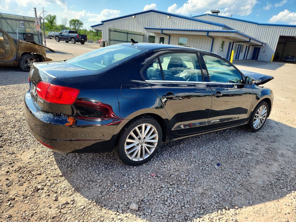 63900976 :رقم المزاد ، 3VWLX7AJ7DM389731 vin ، 2013 Volkswagen Jetta مزاد بيع