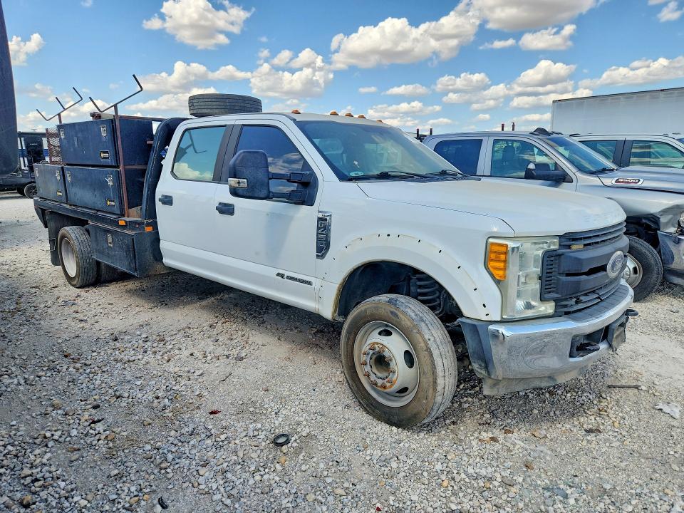 64727686 :رقم المزاد ، 1FD0W4GT0HEB81360 vin ، 2017 Ford F450 مزاد بيع