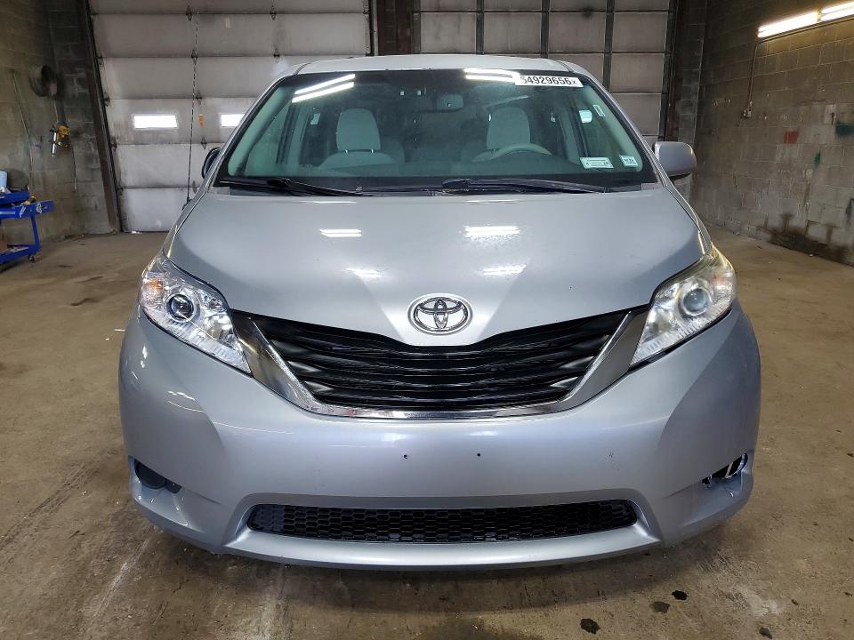2014 Toyota Sienna მანქანა იყიდება აუქციონზე, vin: 5TDJK3DC1ES090560, აუქციონის ნომერი: 64929656