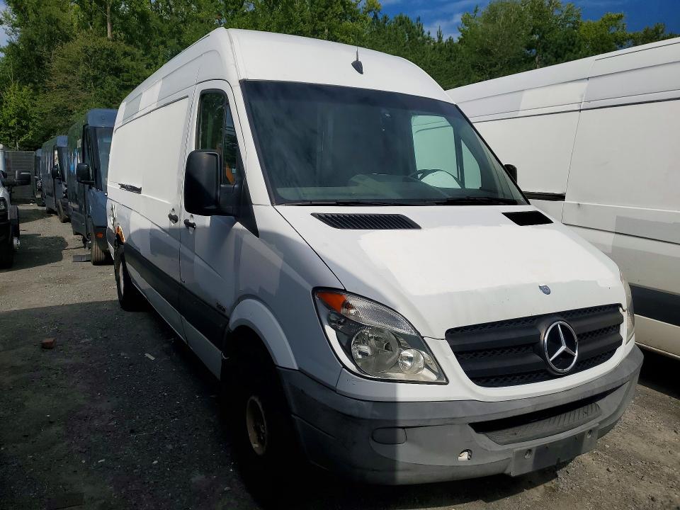 63600206 :رقم المزاد ، WD3PE8CB7B5586563 vin ، 2011 Mercedes-benz Sprinter مزاد بيع