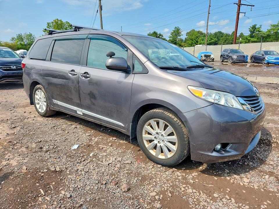 Продаж на аукціоні авто 2015 Toyota Sienna, vin: 5TDJK3DC3FS127366, номер лоту: 66621066