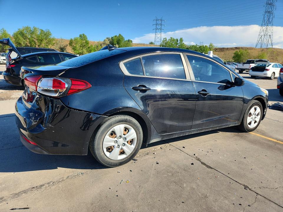 65371136 :رقم المزاد ، 3KPFK4A71JE168231 vin ، 2018 Kia Forte مزاد بيع