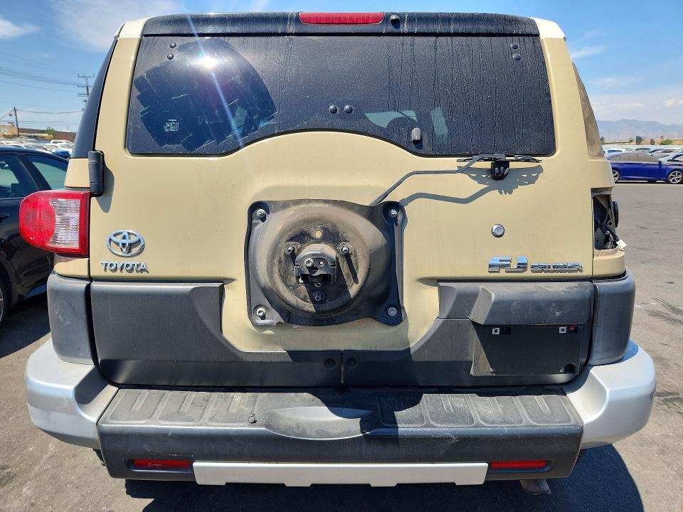 2011 Toyota Fj Cruiser მანქანა იყიდება აუქციონზე, vin: JTEZU4BF5BK011292, აუქციონის ნომერი: 66467876