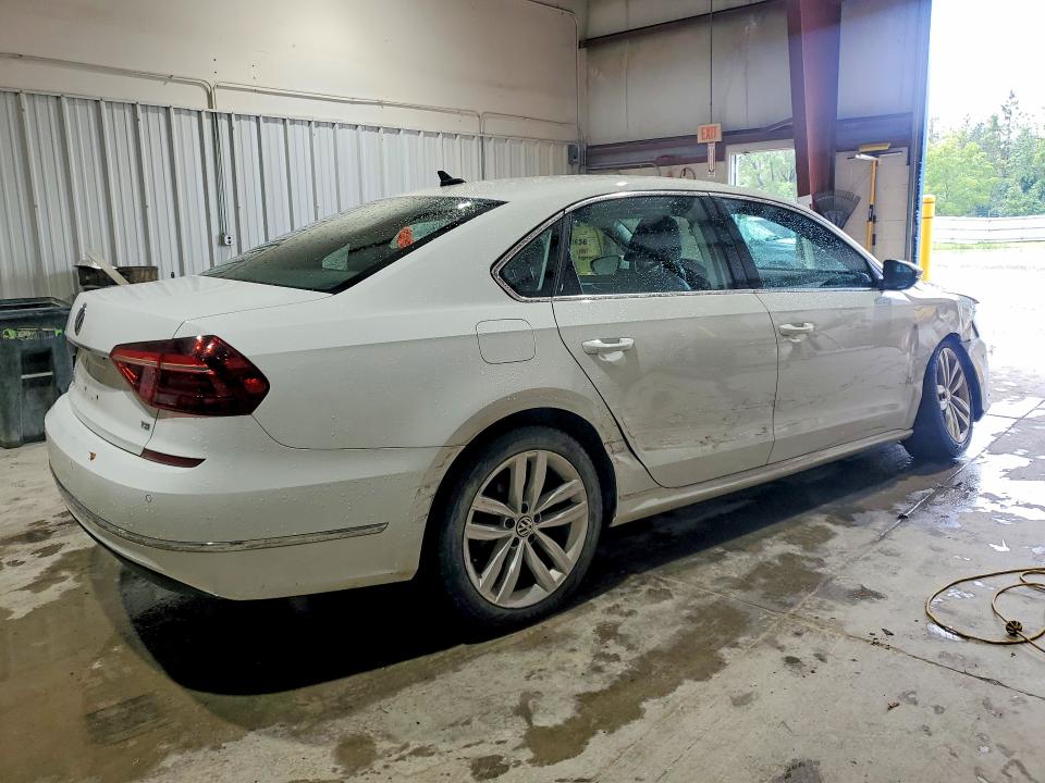 67151906 :رقم المزاد ، 1VWBA7A36JC021889 vin ، 2018 Volkswagen Passat مزاد بيع