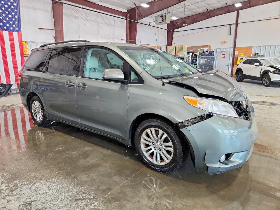 2014 Toyota Sienna მანქანა იყიდება აუქციონზე, vin: 5TDYK3DCXES486307, აუქციონის ნომერი: 67019586
