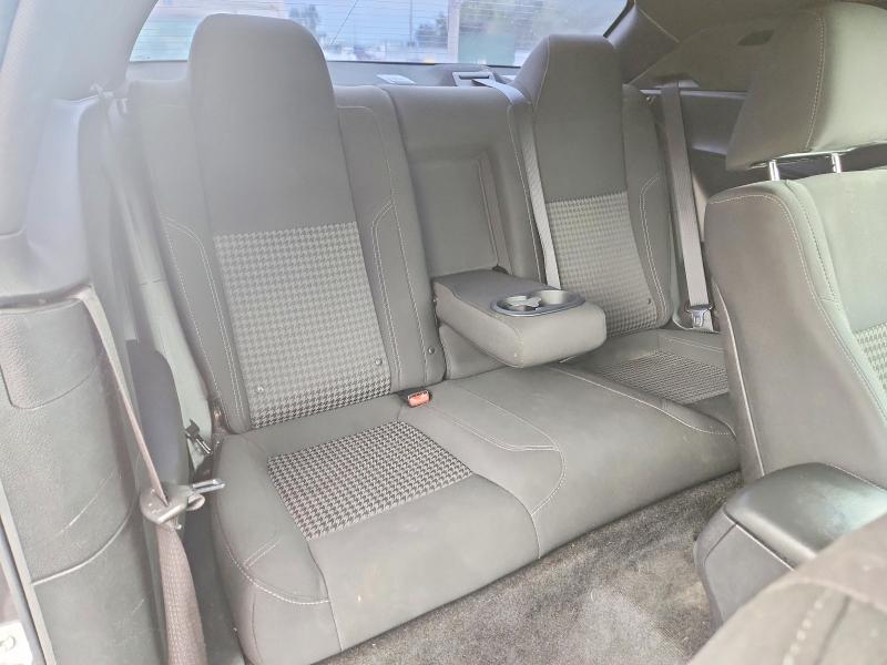 64580066 :رقم المزاد ، 2C3CDZAT7FH712402 vin ، 2015 Dodge Challenger مزاد بيع