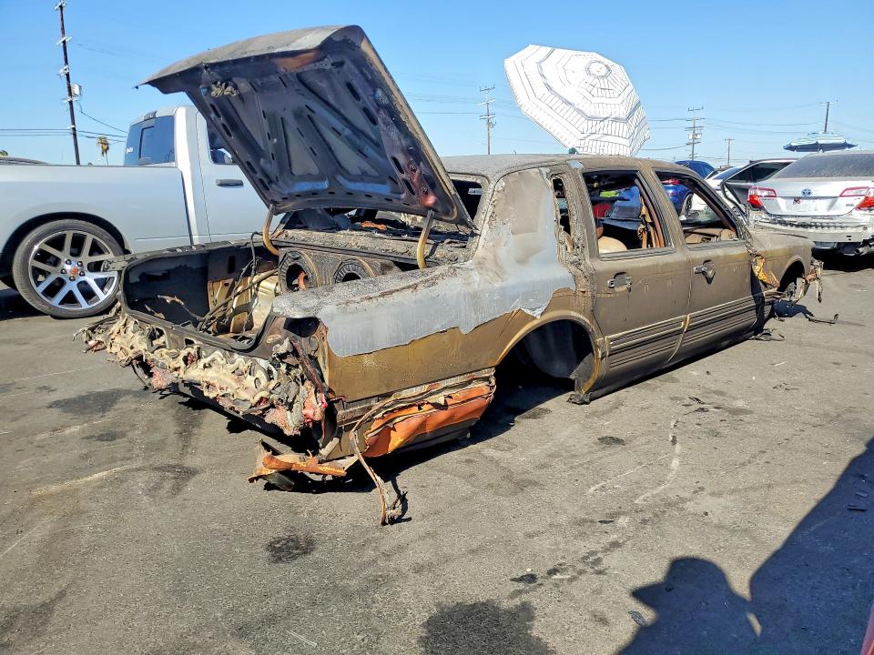 Продажа на аукционе авто 1997 Lincoln Town Car, vin: 1LNLM83W0VY739227, номер лота: 63524906