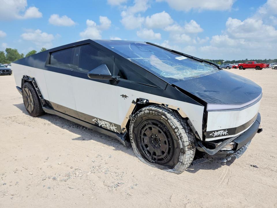 63858986 :رقم المزاد ، 7G2CEHEE2RA026867 vin ، 2024 Tesla Cybertruck مزاد بيع