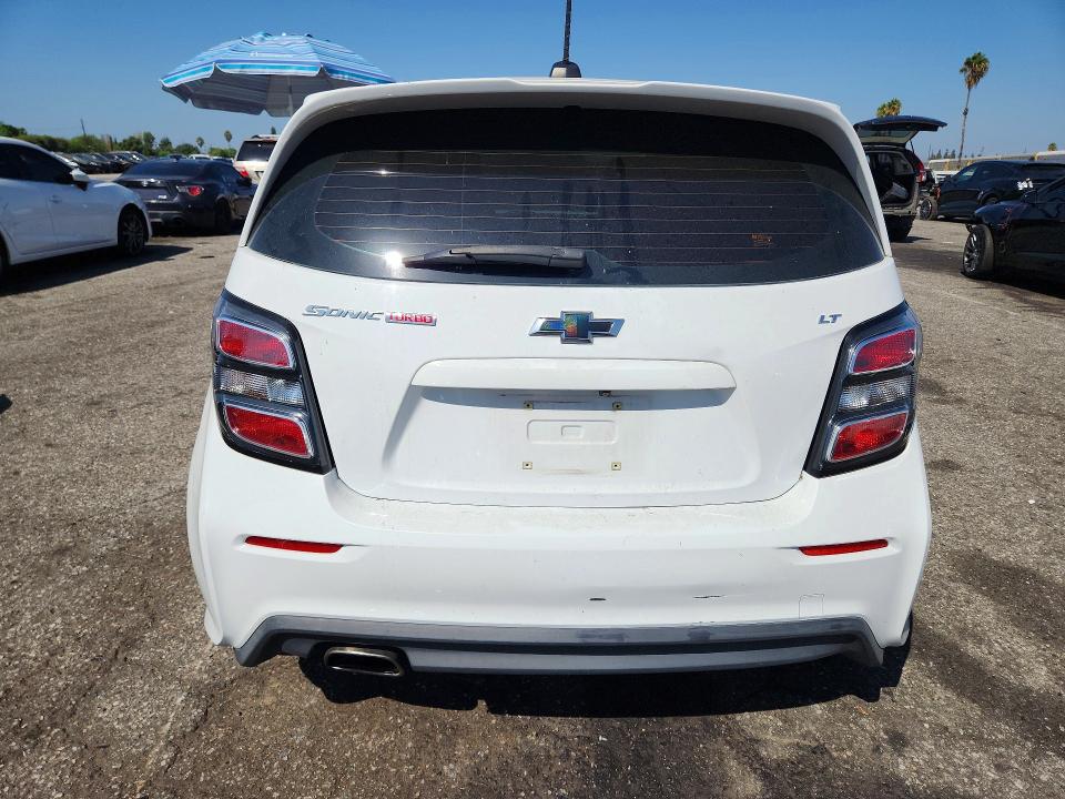 67183266 :رقم المزاد ، 1G1JD6SB1J4125697 vin ، 2018 Chevrolet Sonic مزاد بيع