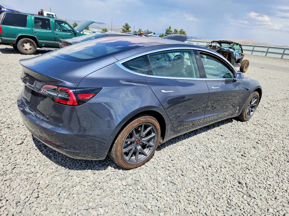64952256 :رقم المزاد ، 5YJ3E1EA1JF158212 vin ، 2018 Tesla Model 3 مزاد بيع