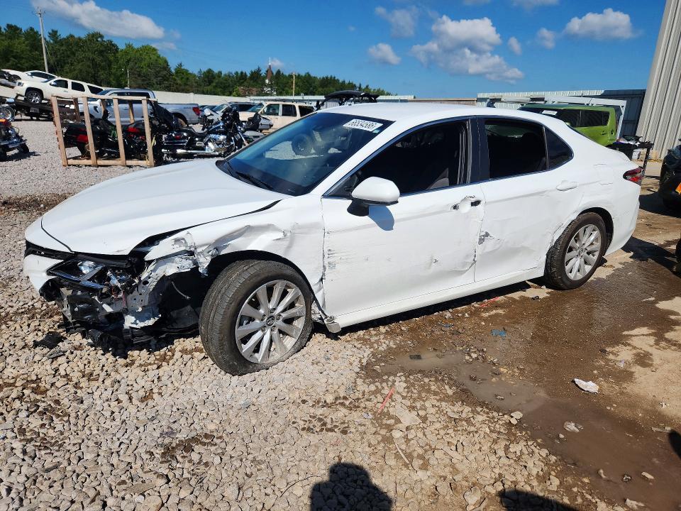 66534586 :رقم المزاد ، 4T1B11HK4JU609227 vin ، 2018 Toyota Camry مزاد بيع