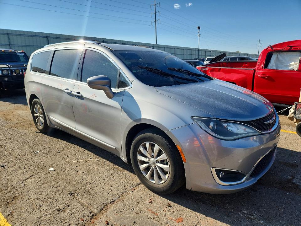 63241476 :رقم المزاد ، 2C4RC1BG4JR120681 vin ، 2018 Chrysler Pacifica مزاد بيع