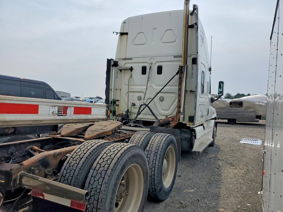 Продажа на аукционе авто 2011 Freightliner Cascadia, vin: 1FUJGLBG8BSAW3765, номер лота: 64903086