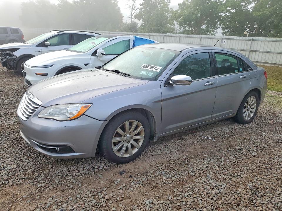 65579016 :رقم المزاد ، 1C3CCBCG2DN612545 vin ، 2013 Chrysler 200 مزاد بيع