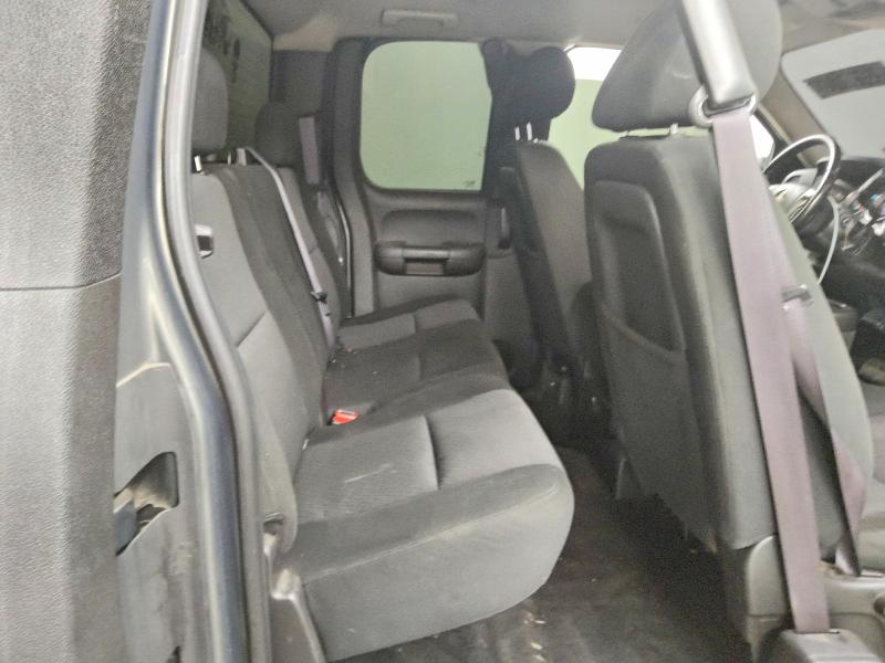 63696176 :رقم المزاد ، 1GT220C82BZ301923 vin ، 2011 Gmc Sierra مزاد بيع