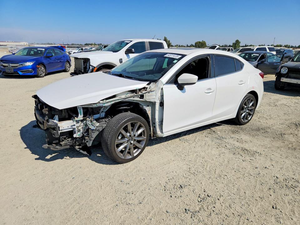 64611476 :رقم المزاد ، 3MZBN1W35JM240982 vin ، 2018 Mazda 3 مزاد بيع