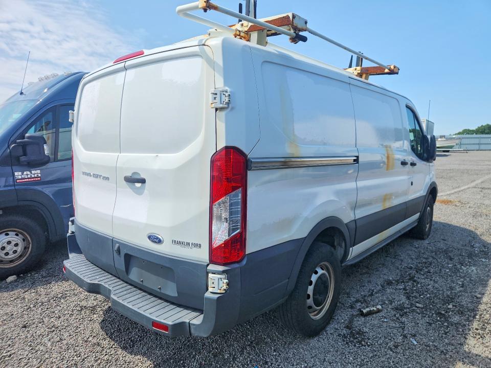 Продаж на аукціоні авто 2017 Ford Transit, vin: 1FTYR1YM4HKB36444, номер лоту: 63121656