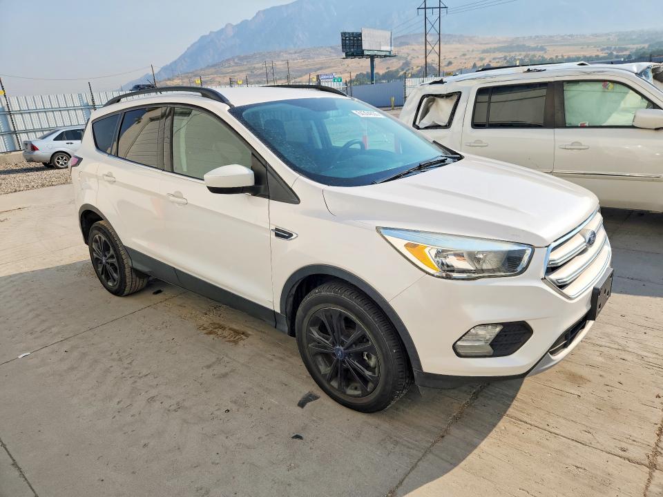 64304836 :رقم المزاد ، 1FMCU9GD7JUB38526 vin ، 2018 Ford Escape مزاد بيع