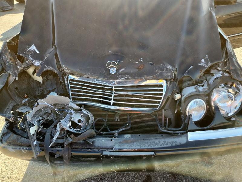 66754816 :رقم المزاد ، WDBJF65H1XA828744 vin ، 1999 Mercedes-benz E مزاد بيع