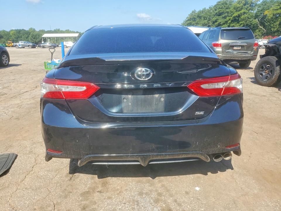2018 Toyota Camry მანქანა იყიდება აუქციონზე, vin: 4T1B11HK2JU592086, აუქციონის ნომერი: 63813456