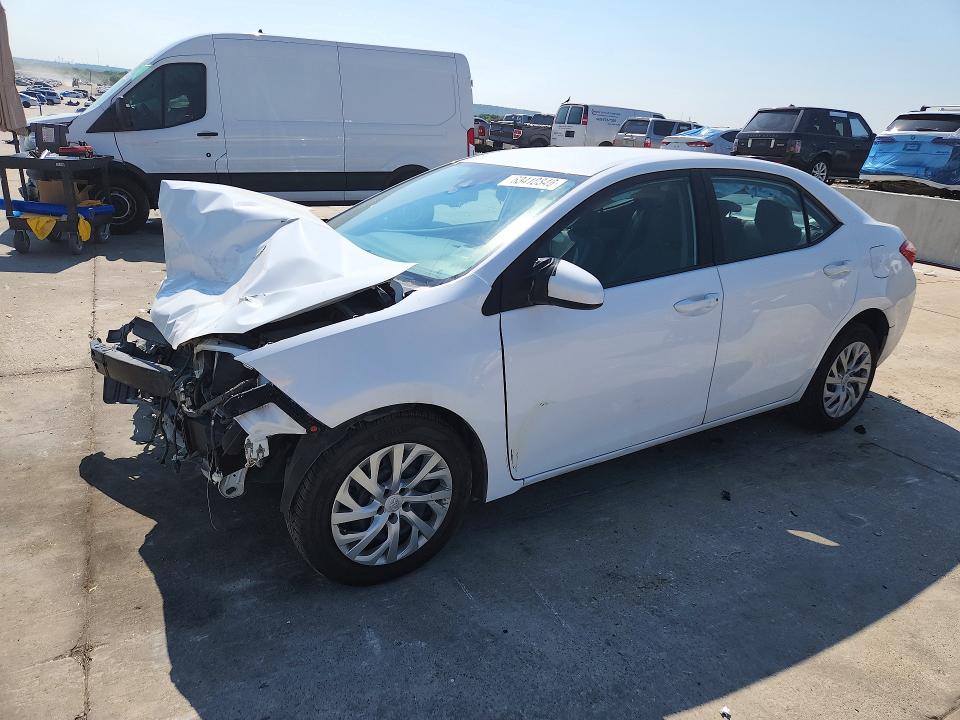 63418846 :رقم المزاد ، 2T1BURHE8JC121321 vin ، 2018 Toyota Corolla مزاد بيع
