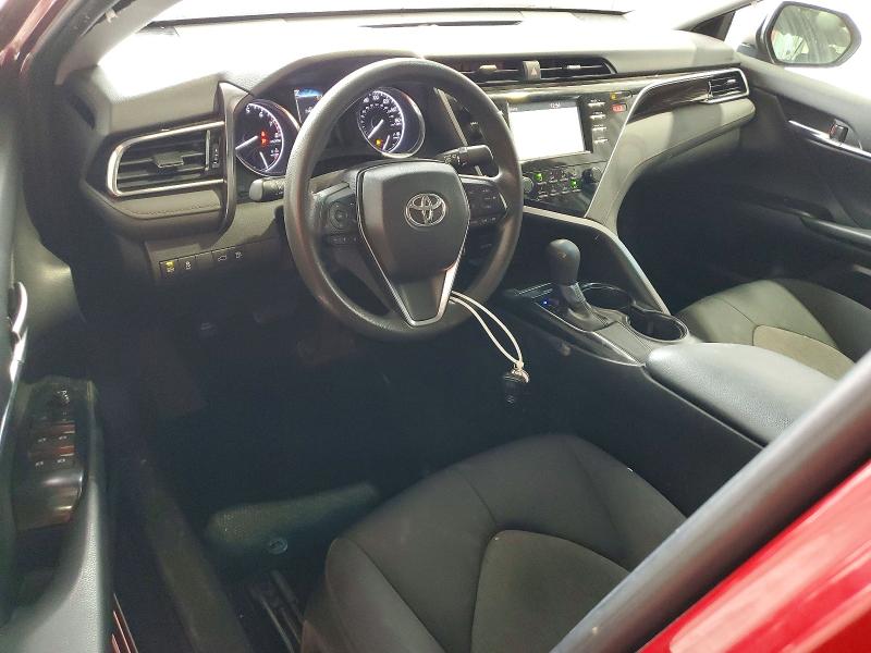 65582256 :رقم المزاد ، 4T1B11HK6JU668067 vin ، 2018 Toyota Camry مزاد بيع