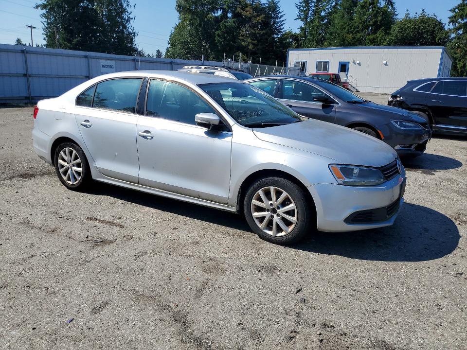 63702536 :رقم المزاد ، 3VWD17AJ2EM303698 vin ، 2014 Volkswagen Jetta مزاد بيع