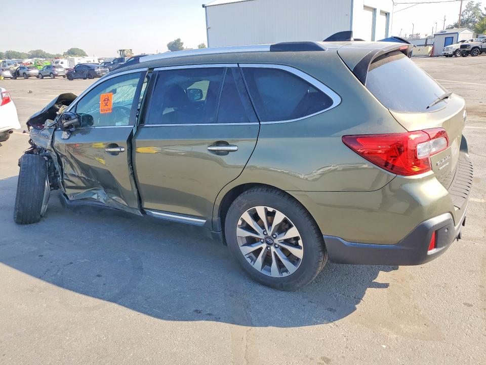 62805666 :رقم المزاد ، 4S4BSATC2J3259440 vin ، 2018 Subaru Outback مزاد بيع