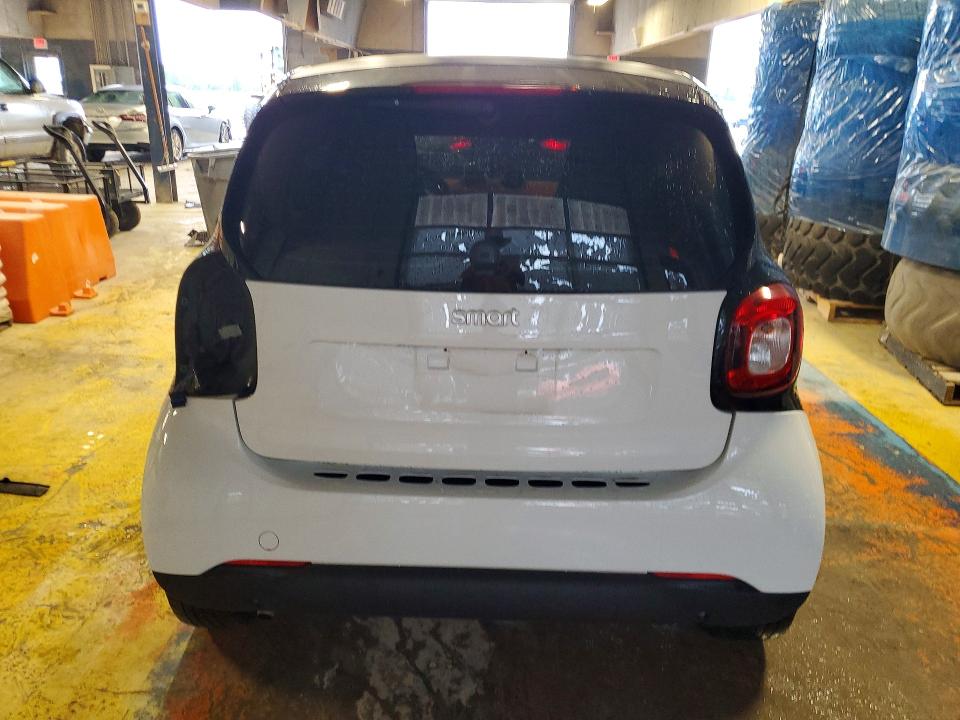 64377416 :رقم المزاد ، WMEFJ5DA2GK045951 vin ، 2016 Smart Fortwo مزاد بيع