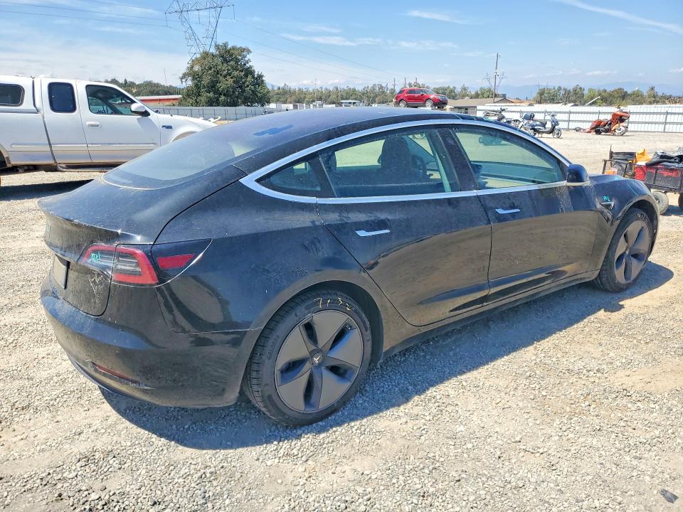 58026386 :رقم المزاد ، 5YJ3E1EAXJF171976 vin ، 2018 Tesla Model 3 مزاد بيع