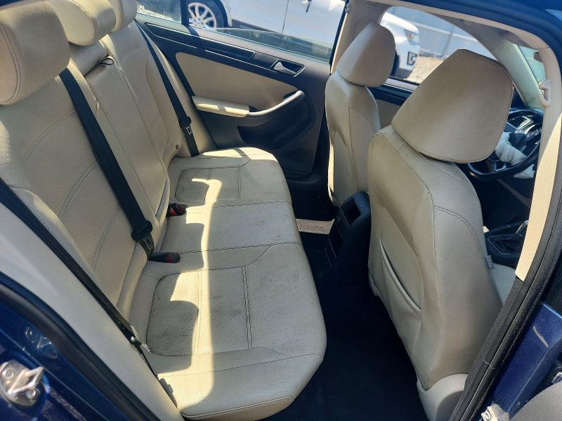 64144486 :رقم المزاد ، 3VWL17AJ4HM410980 vin ، 2017 Volkswagen Jetta مزاد بيع