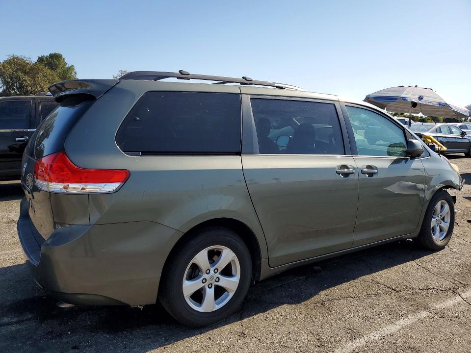 Aukcja sprzedaży 2013 Toyota Sienna, vin: 5TDKK3DC3DS302944, numer aukcji: 64652836