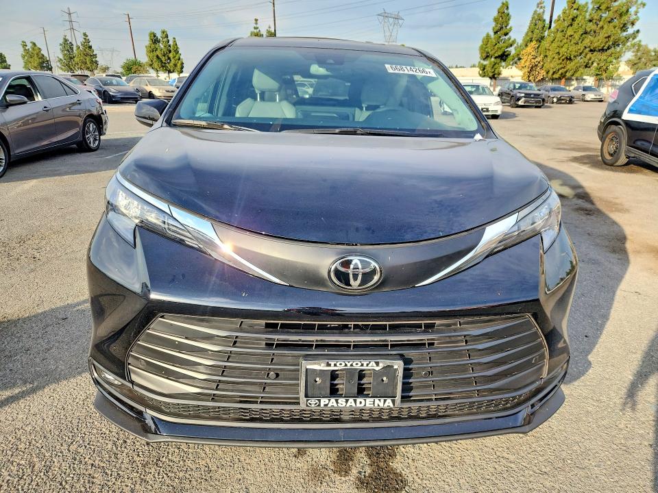 Продаж на аукціоні авто 2026 Toyota Sienna, vin: 5TDYRKEC6TS333120, номер лоту: 66814266