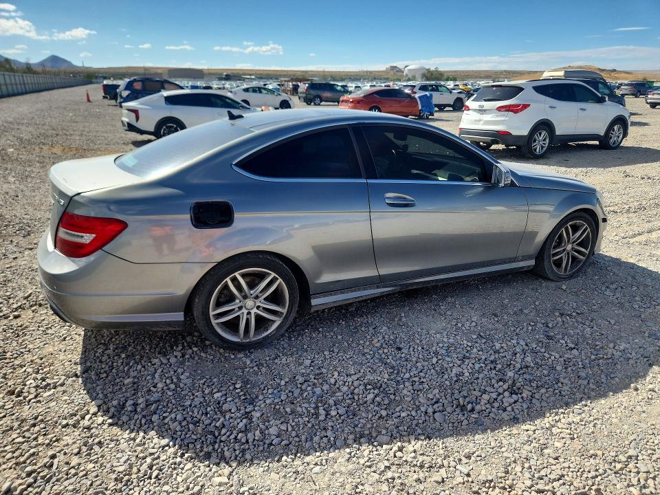 65551636 :رقم المزاد ، WDDGJ8JB3FG442321 vin ، 2015 Mercedes-benz C مزاد بيع
