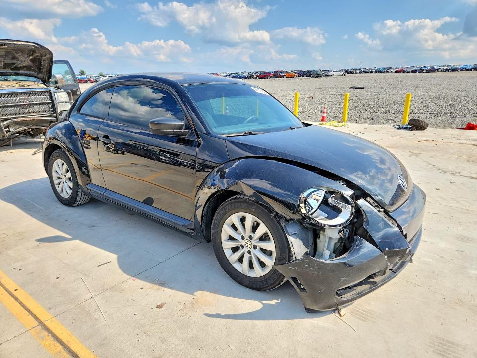 2015 Volkswagen Beetle მანქანა იყიდება აუქციონზე, vin: 3VWF17AT6FM655565, აუქციონის ნომერი: 67142446