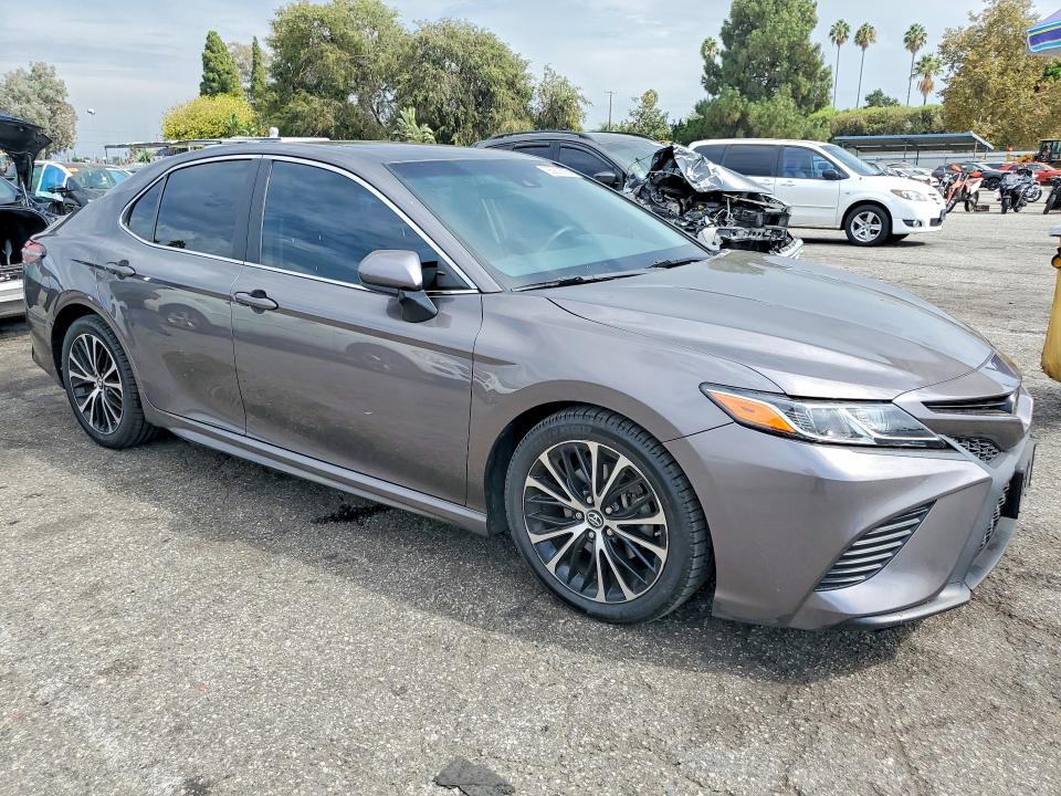 66929896 :رقم المزاد ، 4T1B11HK4JU081320 vin ، 2018 Toyota Camry مزاد بيع