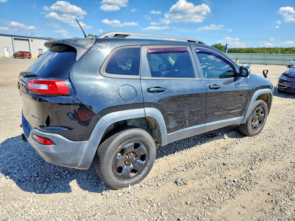 64317986 :رقم المزاد ، 1C4PJMBSXFW663437 vin ، 2015 Jeep Cherokee مزاد بيع